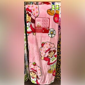 NEW RELEASE strawberry shortcake plush blanket throw